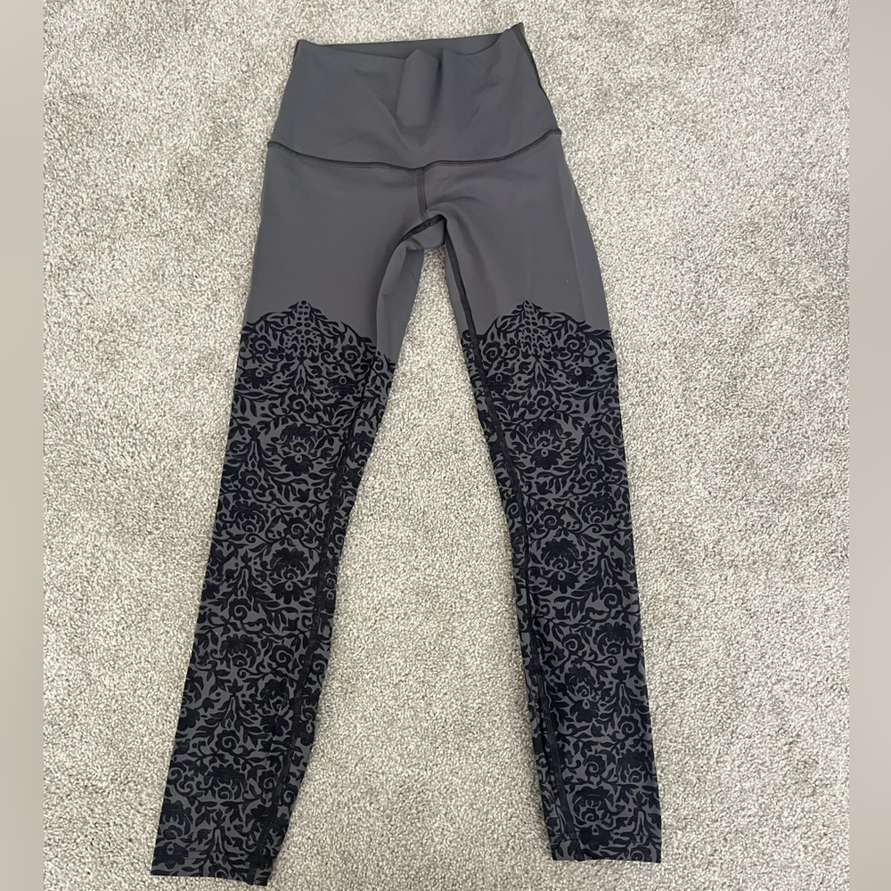 Lululemon Wonder Under Grey Lace Floral Black Leggings 25 inseam